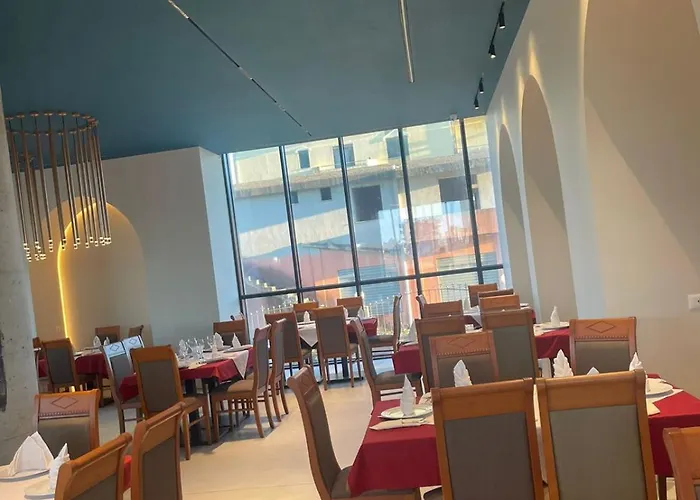 Briel Hotel Golem (Tirana)