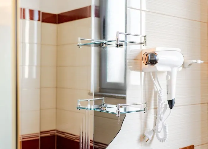 Briel Hotel Golem (Tirana)